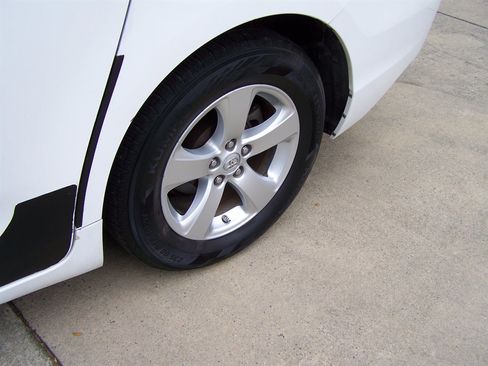 Used 2013 Toyota Sienna L FWD image 28
