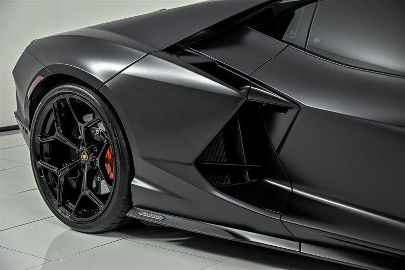 Used 2024 Lamborghini Revuelto AWD/4WD image 29