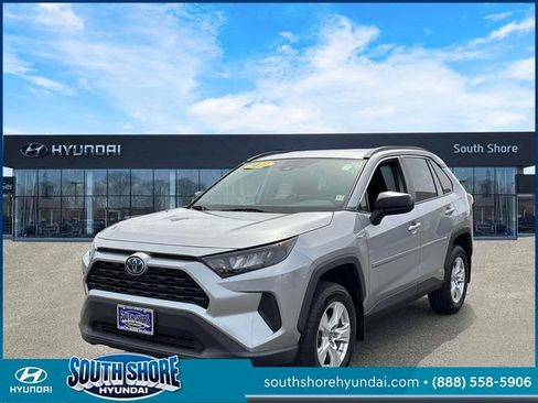 Used 2021 Toyota RAV4 LE AWD/4WD image 4