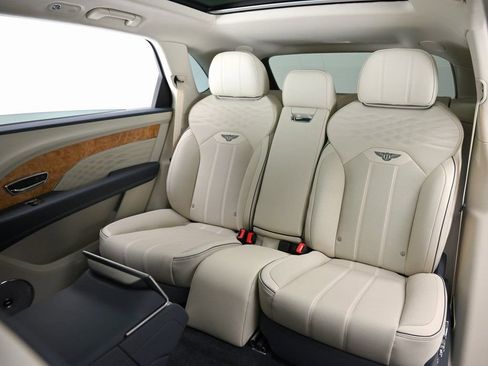 Used 2025 Bentley Bentayga Extended Wheelbase image 12