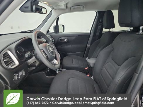 Used 2020 Jeep Renegade Latitude w/ Popular Equipment Group AWD/4WD image 18