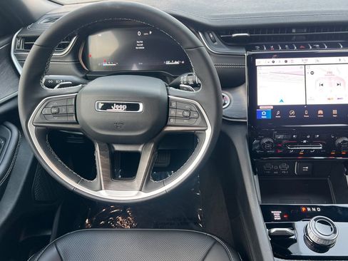 New 2025 Jeep Grand Cherokee Limited w/ Luxury Tech Group II AWD/4WD image 11