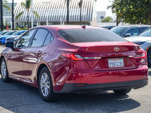 Used 2025 Toyota Camry LE FWD image 7