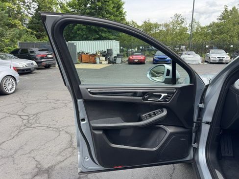 Used 2015 Porsche Macan S AWD/4WD image 8