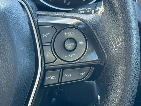 Used 2018 Toyota Camry LE image 27