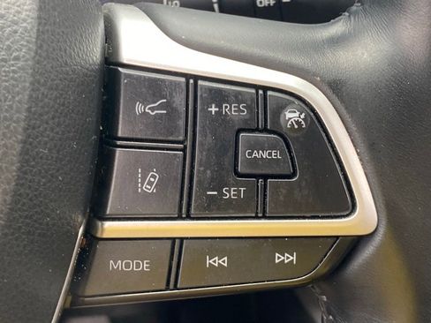 Used 2023 Toyota Highlander LE AWD/4WD image 28