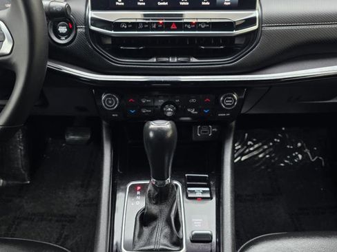 Used 2023 Jeep Compass Latitude w/ Sun and Sound Group AWD/4WD image 17