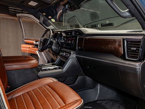 Used 2025 GMC Sierra 2500 Denali Ultimate image 16