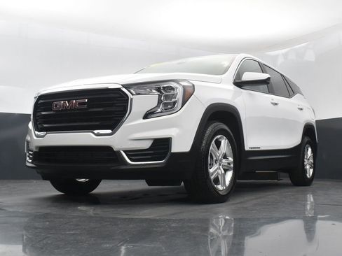 Used 2024 GMC Terrain SLE image 36