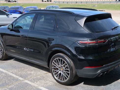Used 2023 Porsche Cayenne Platinum Edition AWD/4WD image 12