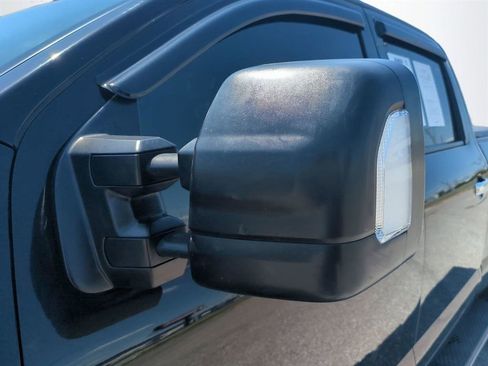 Used 2017 Nissan Titan SV RWD image 12