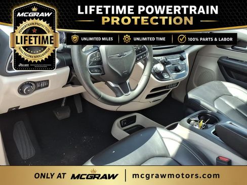 Used 2023 Chrysler Pacifica Touring-L FWD image 10