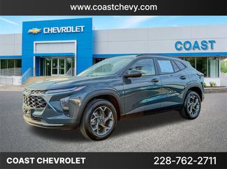 Used 2025 Chevrolet Trax LT w/ Driver Confidence Package image 1