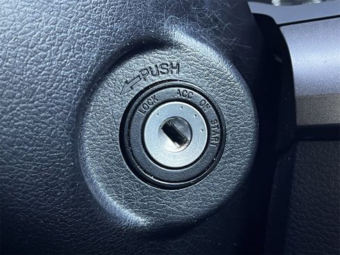 Used 2017 Toyota Tundra SR5 image 19