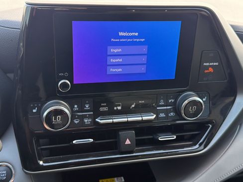 Used 2023 Toyota Highlander XLE image 24