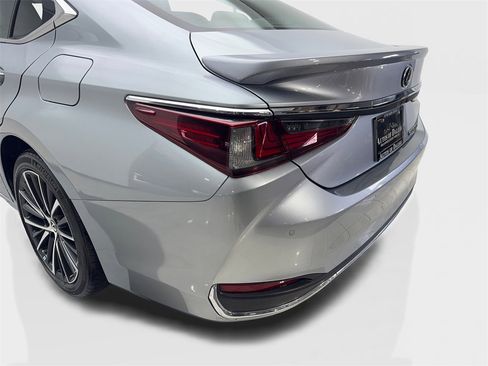 Used 2023 Lexus ES 300h w/ Premium Package image 19