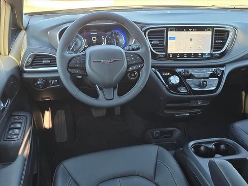 New 2026 Chrysler Pacifica Select w/ S Appearance Package image 7