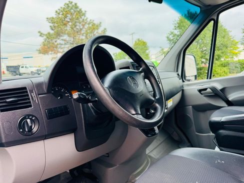 Used 2017 Mercedes-Benz Sprinter 2500 image 16