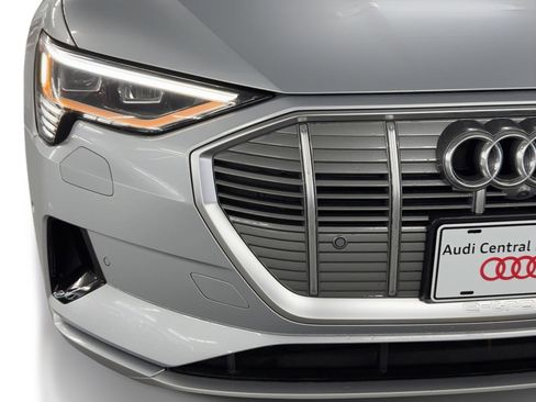 Used 2022 Audi e-tron Premium Plus w/ Premium Plus Package image 10