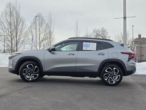 Used 2025 Chevrolet Trax RS w/ Sunroof Package image 20