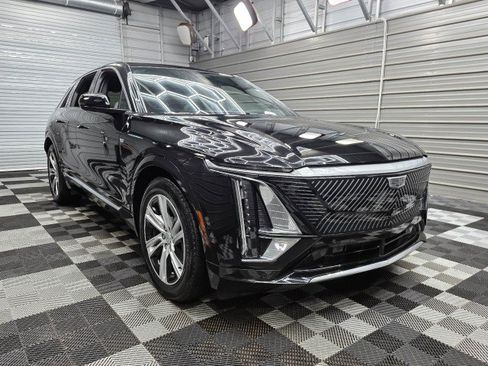 Used 2024 Cadillac Lyriq Tech w/ Driver Assist Package AWD/4WD image 5