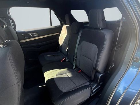 Used 2018 Ford Explorer XLT w/ XLT Technology Feature Bundle image 21
