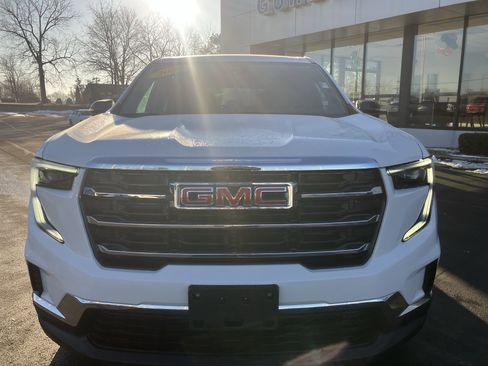 Used 2025 GMC Acadia Elevation image 2