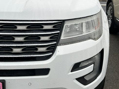 Used 2017 Ford Explorer XLT w/ Equipment Group 201A image 11