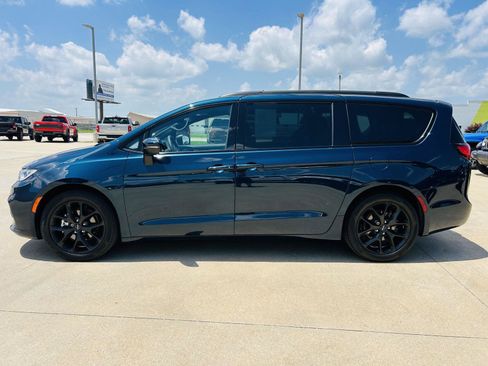 Used 2023 Chrysler Pacifica Touring-L w/ S Appearance Package FWD image 36