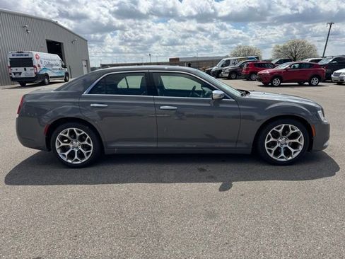 Used 2018 Chrysler 300 C w/ Safetytec Plus Group image 4