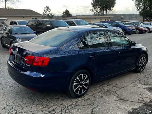 Used 2011 Volkswagen Jetta SE image 5
