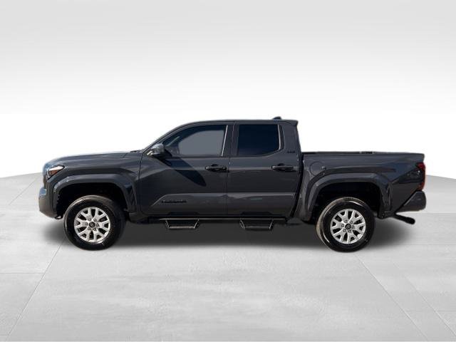 Used 2024 Toyota Tacoma SR5 AWD/4WD image 12