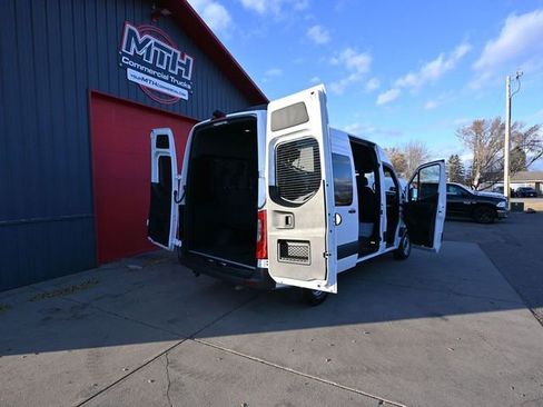 Used 2024 Mercedes-Benz Sprinter 2500 image 25