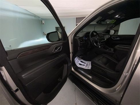 Used 2023 Chevrolet Suburban LT image 11