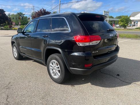 Used 2018 Jeep Grand Cherokee Laredo AWD/4WD image 3