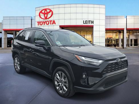 Used 2023 Toyota RAV4 XLE Premium image 3