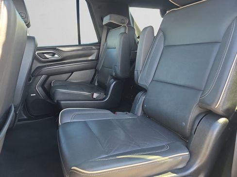 Used 2023 GMC Yukon SLT w/ SLT Luxury Package image 15