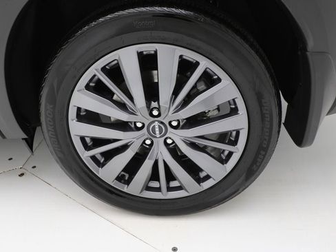 Used 2024 Nissan Pathfinder SL w/ SL Premium Package image 11