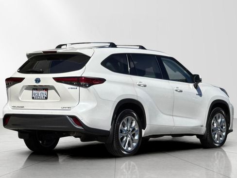 Used 2021 Toyota Highlander Limited image 3