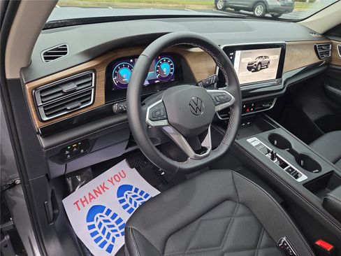 Certified 2025 Volkswagen Atlas SE image 14