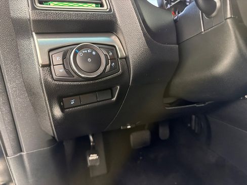 Used 2019 Ford Explorer XLT w/ Equipment Group 201A FWD image 13