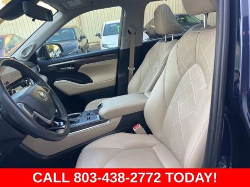 Used 2023 Toyota Highlander Platinum FWD image 8