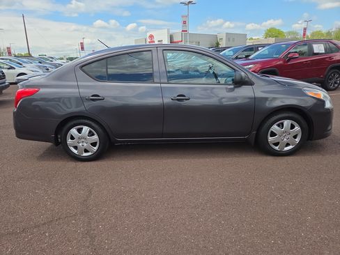 Used 2015 Nissan Versa S Plus FWD image 2