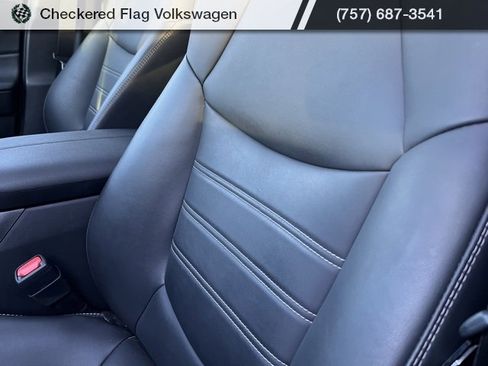 Used 2023 Toyota RAV4 XLE Premium image 22