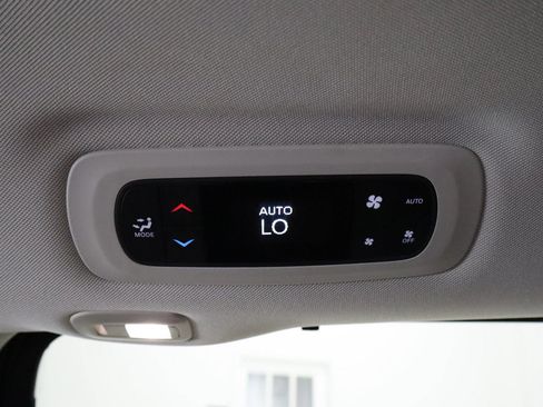 Used 2017 Chrysler Pacifica Limited FWD image 25