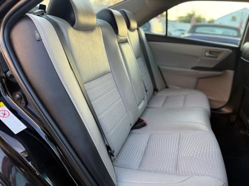 Used 2015 Toyota Camry SE FWD image 29