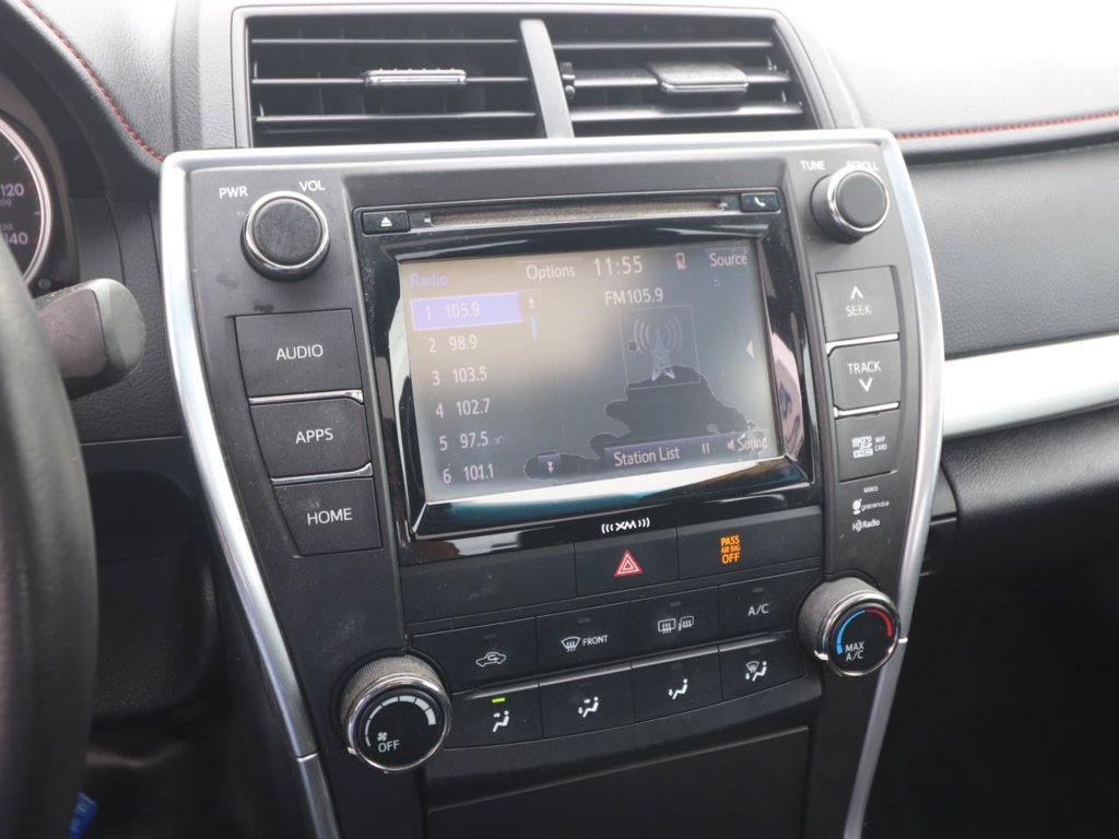 Used 2016 Toyota Camry SE w/ Moonroof Package FWD image 18