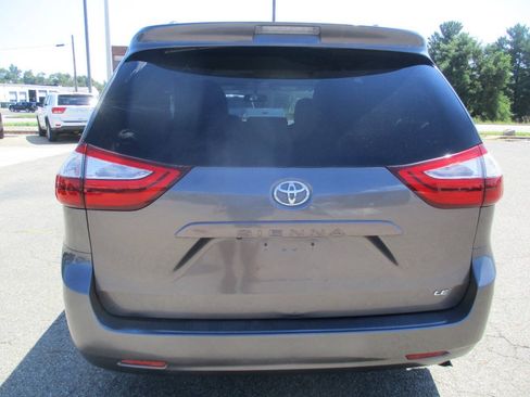 Used 2017 Toyota Sienna LE FWD image 5