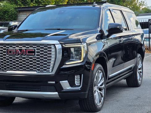 Used 2021 GMC Yukon XL Denali w/ Denali Premium Package AWD/4WD image 3
