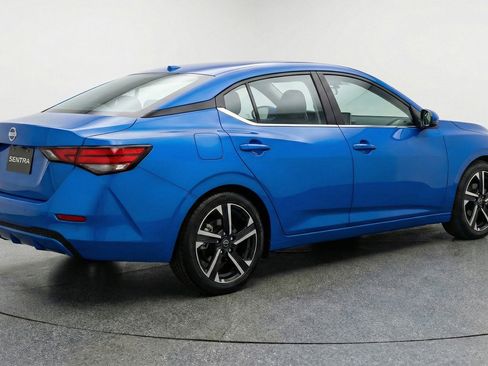 Used 2025 Nissan Sentra SV FWD image 9